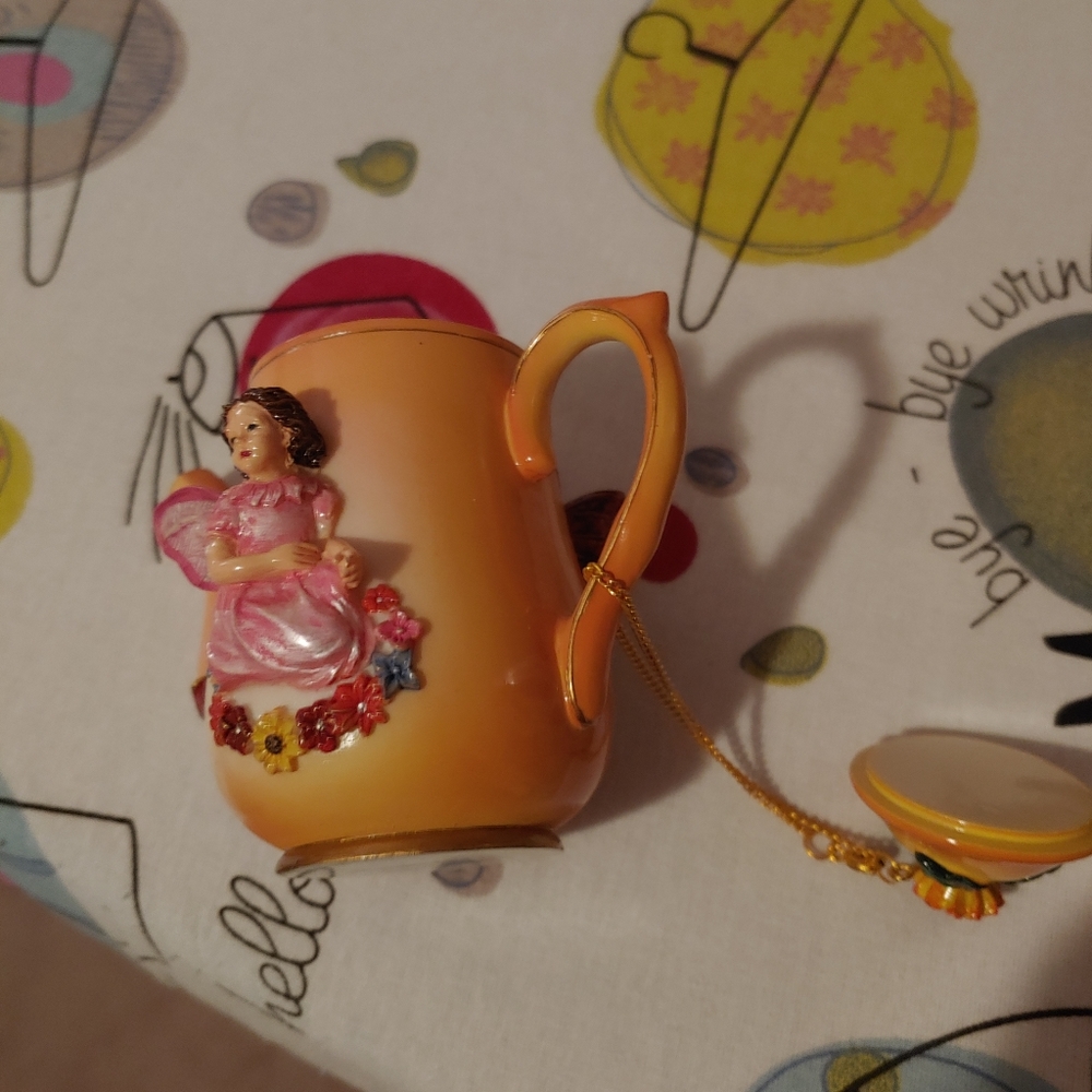 Tiny teapot. - Picture 3 of 5